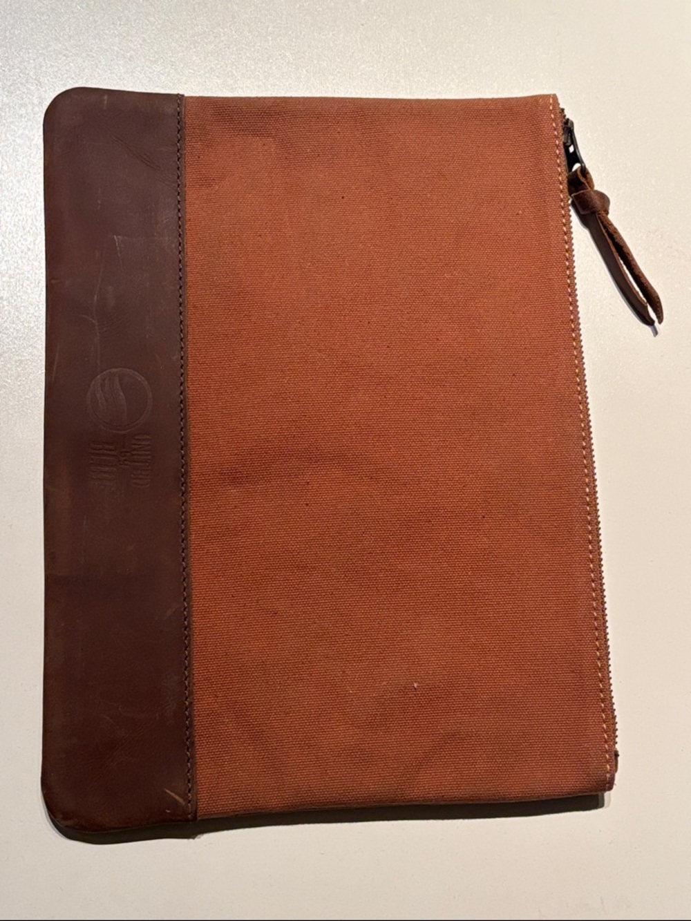 UNITED BY BLUE CANVAS & LEATHER ZIPPERED / LINED BAG: RUST